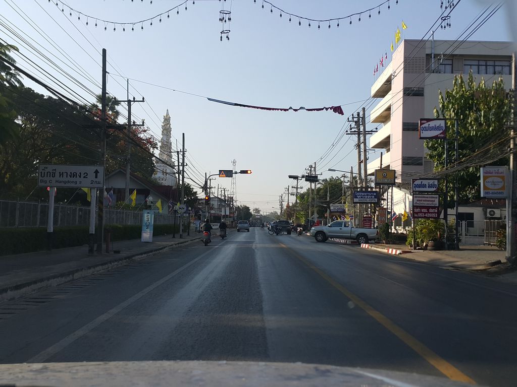 ภาพถนนตรงที่ ดำหางดง มอเตอร์ไซด์ ตั้งอยู่ ถ่ายโดย jrcarlsen พ.ศ. 2558 (2015) · A street-level view of where ดำหางดง มอเตอร์ไซด์ · Damhangdong Motor Side stands, by jrcarlsen in 2558 (2015)