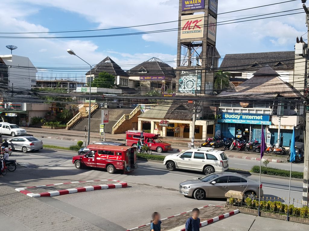 ภาพถนนตรงที่ โมนิค คลินิก ตั้งอยู่ ถ่ายโดย jrcarlsen พ.ศ. 2558 (2015) · A street-level view of where โมนิค คลินิก · Monik Clinic stands, by jrcarlsen in 2558 (2015)