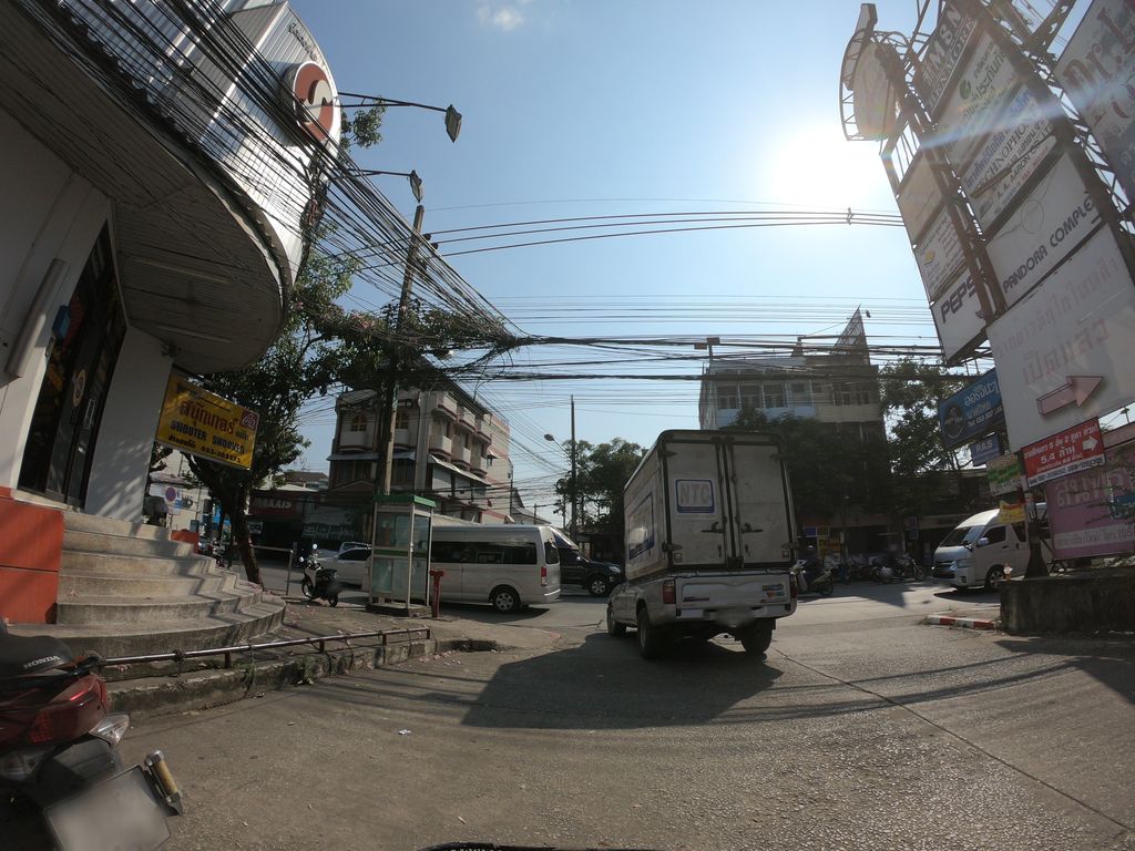 ภาพถนนตรงที่ ชู๊ตเตอร์คลับ ตั้งอยู่ ถ่ายโดย chanuwath_grab พ.ศ. 2562 (2019) · A street-level view of where ชู๊ตเตอร์คลับ · Chut Toe Club stands, by chanuwath_grab in 2562 (2019)