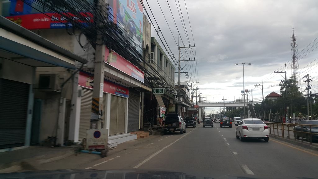 ภาพถนนตรงที่ ร้านถ่ายเอกสารแม่ริม ณัฐธยาน์ ก๊อปปี้ ตั้งอยู่ ถ่ายโดย jrcarlsen พ.ศ. 2560 (2017) · A street-level view of where ร้านถ่ายเอกสารแม่ริม ณัฐธยาน์ ก๊อปปี้ · Ran Thaieksan Mae Rim Natthaya Copy stands, by jrcarlsen in 2560 (2017)
