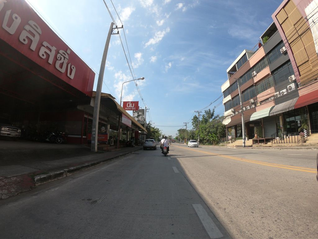 ภาพถนนตรงที่ Opa Host Club Chiangmai ตั้งอยู่ ถ่ายโดย chanuwath_grab พ.ศ. 2562 (2019) · A street-level view of where Opa Host Club Chiangmai stands, by chanuwath_grab in 2562 (2019)