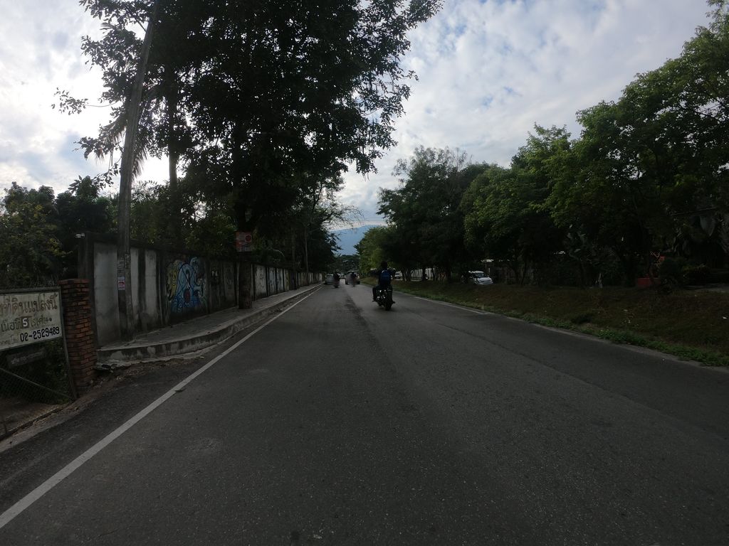 ภาพถนนตรงที่ ไชน่า ชิก ตั้งอยู่ ถ่ายโดย chanuwath_grab พ.ศ. 2562 (2019) · A street-level view of where ไชน่า ชิก · Chaina Chik stands, by chanuwath_grab in 2562 (2019)