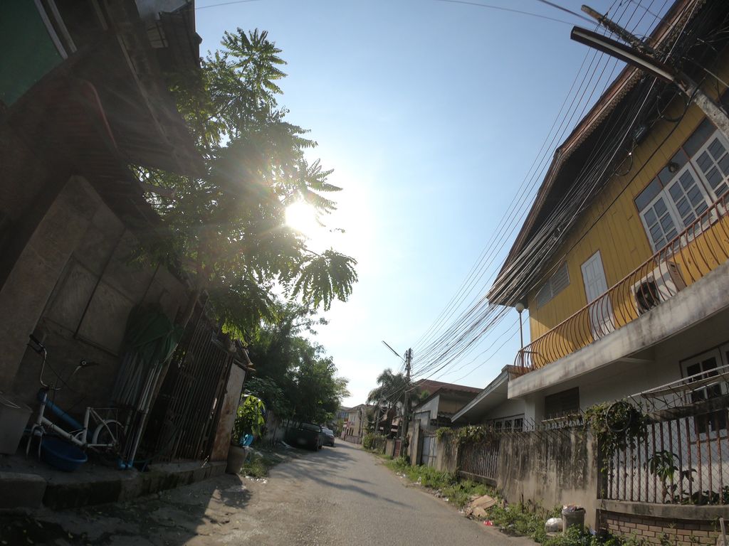 ภาพถนนตรงที่ Peaks Condo Chiangmai ตั้งอยู่ ถ่ายโดย chanuwath_grab พ.ศ. 2562 (2019) · A street-level view of where Peaks Condo Chiangmai stands, by chanuwath_grab in 2562 (2019)