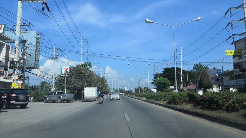 ภาพถนนตรงที่ ร้านกุญแจดี ช่างกุญแจเชียงใหม่ 0614146964 Locksmith Chiangmai ตั้งอยู่ ถ่ายโดย charlesano พ.ศ. 2561 (2018) · A street-level view of where ร้านกุญแจดี ช่างกุญแจเชียงใหม่ 0614146964 Locksmith Chiangmai stands, by charlesano in 2561 (2018)