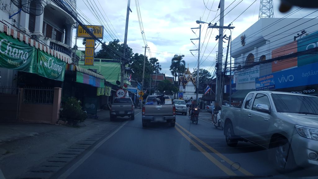 ภาพถนนตรงที่ ร้านยินโย ผ้าฝ้ายคลาสสิค ตั้งอยู่ ถ่ายโดย silamanee พ.ศ. 2561 (2018) · A street-level view of where ร้านยินโย ผ้าฝ้ายคลาสสิค · Ran Yin Yo Phafai Khlatsik stands, by silamanee in 2561 (2018)