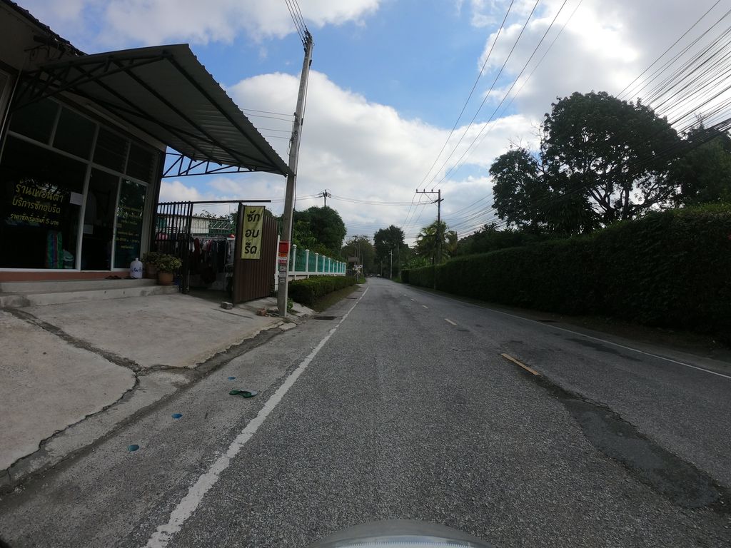 ภาพถนนตรงที่ Chiangmai168 Limited Partnership ตั้งอยู่ ถ่ายโดย chanuwath_grab พ.ศ. 2562 (2019) · A street-level view of where Chiangmai168 Limited Partnership stands, by chanuwath_grab in 2562 (2019)