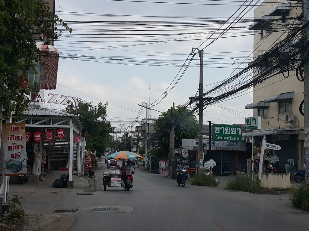 ภาพถนนตรงที่ บริษัท ที.เค. เซอร์วิสเพาเวอร์กรุ๊ป จำกัด ตั้งอยู่ ถ่ายโดย jrcarlsen พ.ศ. 2558 (2015) · A street-level view of where บริษัท ที.เค. เซอร์วิสเพาเวอร์กรุ๊ป จำกัด · Thi.khe. Service Power Group Chamkat Company stands, by jrcarlsen in 2558 (2015)