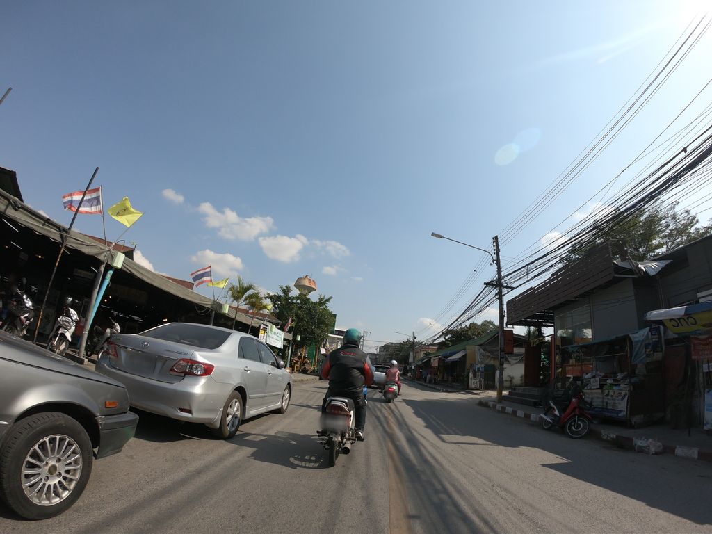 ภาพถนนตรงที่ หม่าล่าย่าง & ชาบู ตลาดสันป่าข่อย ตั้งอยู่ ถ่ายโดย chanuwath_grab พ.ศ. 2562 (2019) · A street-level view of where หม่าล่าย่าง & ชาบู ตลาดสันป่าข่อย · Malainga & Shabu Talat San Pa Khoi stands, by chanuwath_grab in 2562 (2019)