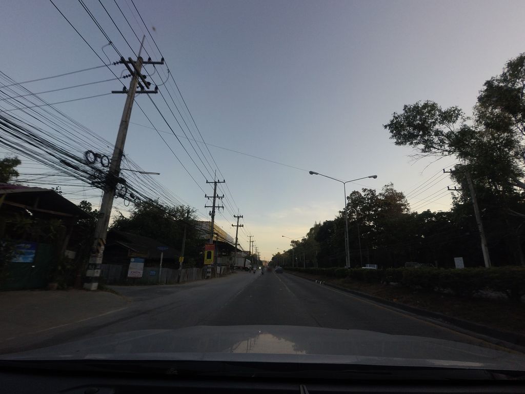 ภาพถนนตรงที่ ลูกชิ้นทอดหน้าสนามกอล์ฟลานนา - นายเบิ้ม ตั้งอยู่ ถ่ายโดย mishari พ.ศ. 2563 (2020) · A street-level view of where ลูกชิ้นทอดหน้าสนามกอล์ฟลานนา - นายเบิ้ม · Lukchinthot Na Sanamkop Lanna - Naiboem stands, by mishari in 2563 (2020)
