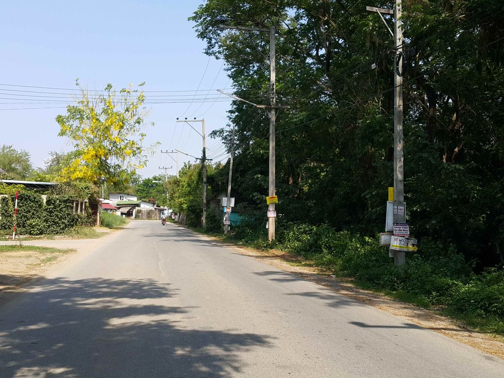ภาพถนนตรงที่ ขนมจีนเอ๋เพชรบูรณ์ ตั้งอยู่ ถ่ายโดย jrcarlsen พ.ศ. 2558 (2015) · A street-level view of where ขนมจีนเอ๋เพชรบูรณ์ · Khanomchin E Phetrabun stands, by jrcarlsen in 2558 (2015)
