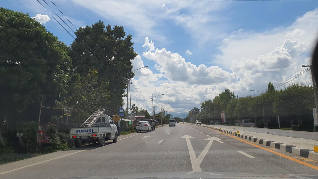 ภาพถนนตรงที่ โรงเรียนศิริลักษณ์เนอร์ซอรี ตั้งอยู่ ถ่ายโดย jrcarlsen พ.ศ. 2564 (2021) · A street-level view of where โรงเรียนศิริลักษณ์เนอร์ซอรี · Sirilaksa Noe So Ri School stands, by jrcarlsen in 2564 (2021)