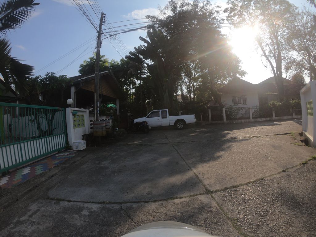 ภาพถนนตรงที่ Dara Garden ตั้งอยู่ ถ่ายโดย chanuwath_grab พ.ศ. 2562 (2019) · A street-level view of where Dara Garden stands, by chanuwath_grab in 2562 (2019)