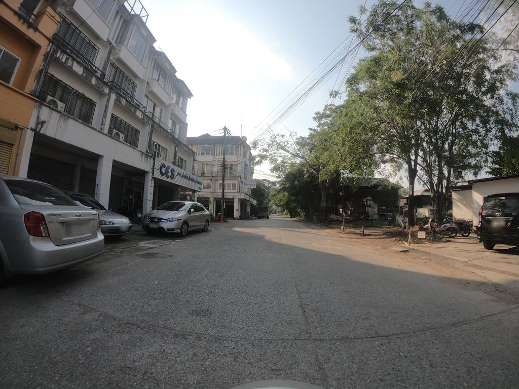 ภาพถนนตรงที่ เบสท์คอมมีเดีย ตั้งอยู่ ถ่ายโดย chanuwath_grab พ.ศ. 2562 (2019) · A street-level view of where เบสท์คอมมีเดีย · Bet Khom Media stands, by chanuwath_grab in 2562 (2019)