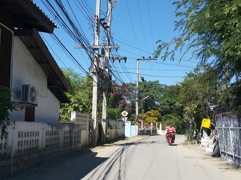 ภาพถนนตรงที่ วิเชียรการเบาะ ตั้งอยู่ ถ่ายโดย jrcarlsen พ.ศ. 2558 (2015) · A street-level view of where วิเชียรการเบาะ · Wichian Kanbo stands, by jrcarlsen in 2558 (2015)