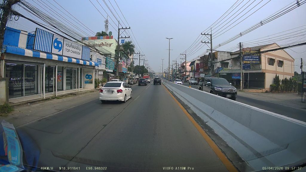 ภาพถนนตรงที่ Capital O 997 Hug Lom Doi ตั้งอยู่ ถ่ายโดย ThailandCambodia พ.ศ. 2569 (2026) · A street-level view of where Capital O 997 Hug Lom Doi stands, by ThailandCambodia in 2569 (2026)