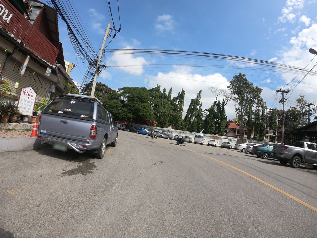ภาพถนนตรงที่ WOODY Coffee กาแฟบ่าวุดดี้ ตั้งอยู่ ถ่ายโดย chanuwath_grab พ.ศ. 2562 (2019) · A street-level view of where WOODY Coffee กาแฟบ่าวุดดี้ stands, by chanuwath_grab in 2562 (2019)