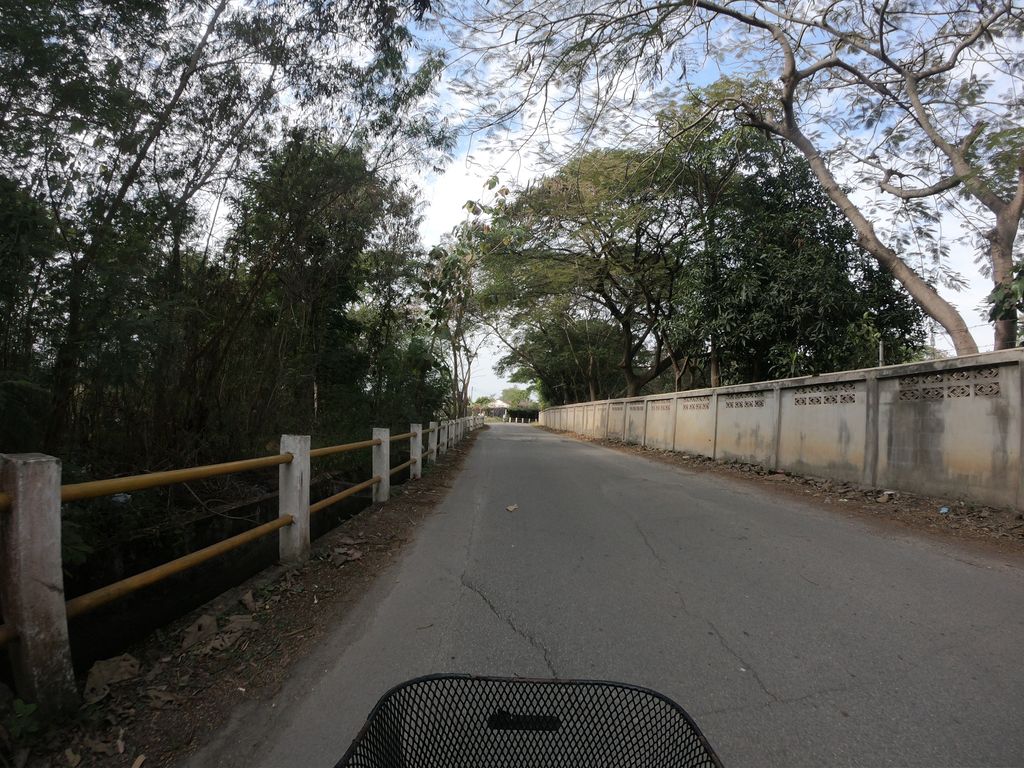 ภาพถนนตรงที่ Dreamlake Fishing Resort ตั้งอยู่ ถ่ายโดย chanuwath_grab พ.ศ. 2562 (2019) · A street-level view of where Dreamlake Fishing Resort stands, by chanuwath_grab in 2562 (2019)