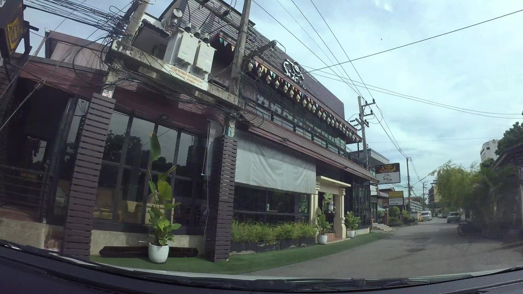 ภาพถนนตรงที่ Leena's Restaurant ตั้งอยู่ ถ่ายโดย kaart_3 พ.ศ. 2562 (2019) · A street-level view of where Leena's Restaurant stands, by kaart_3 in 2562 (2019)