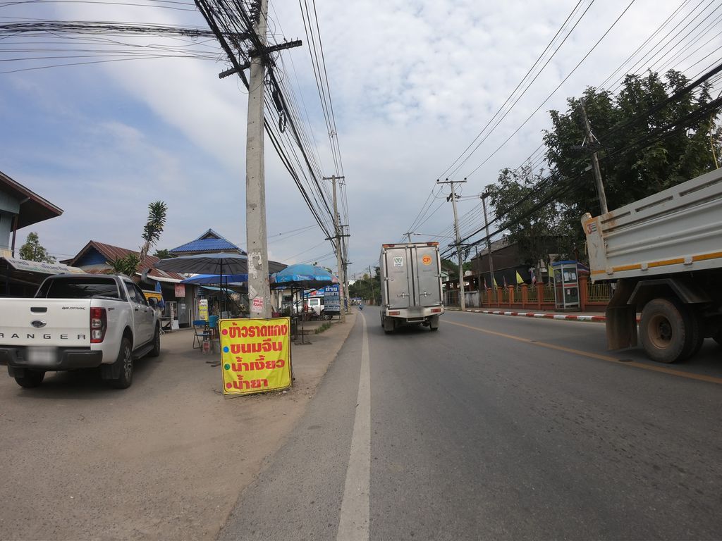 ภาพถนนตรงที่ Value Coffee ตั้งอยู่ ถ่ายโดย chanuwath_grab พ.ศ. 2562 (2019) · A street-level view of where Value Coffee stands, by chanuwath_grab in 2562 (2019)