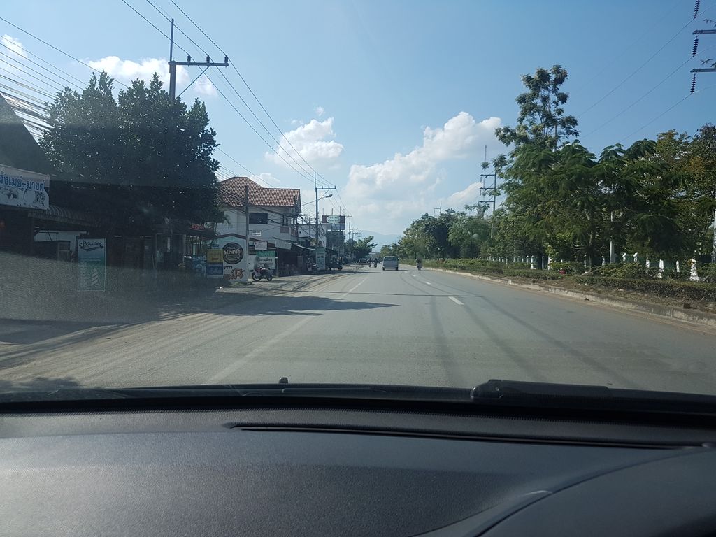ภาพถนนตรงที่ Twenty Eight Hair Room ตั้งอยู่ ถ่ายโดย ekkarin พ.ศ. 2561 (2018) · A street-level view of where Twenty Eight Hair Room stands, by ekkarin in 2561 (2018)