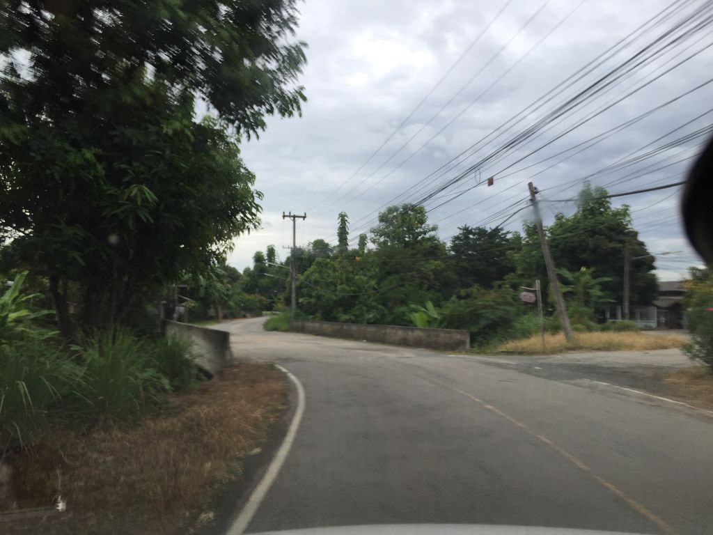 ภาพถนนตรงที่ ครัวไข่หวาน ตั้งอยู่ ถ่ายโดย kyoko พ.ศ. 2561 (2018) · A street-level view of where ครัวไข่หวาน · Khruakhaiwan stands, by kyoko in 2561 (2018)
