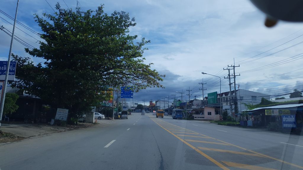 ภาพถนนตรงที่ ประพันธ์ออโต้ซาวด์ ตั้งอยู่ ถ่ายโดย silamanee พ.ศ. 2561 (2018) · A street-level view of where ประพันธ์ออโต้ซาวด์ · Praphan Auto Sound stands, by silamanee in 2561 (2018)