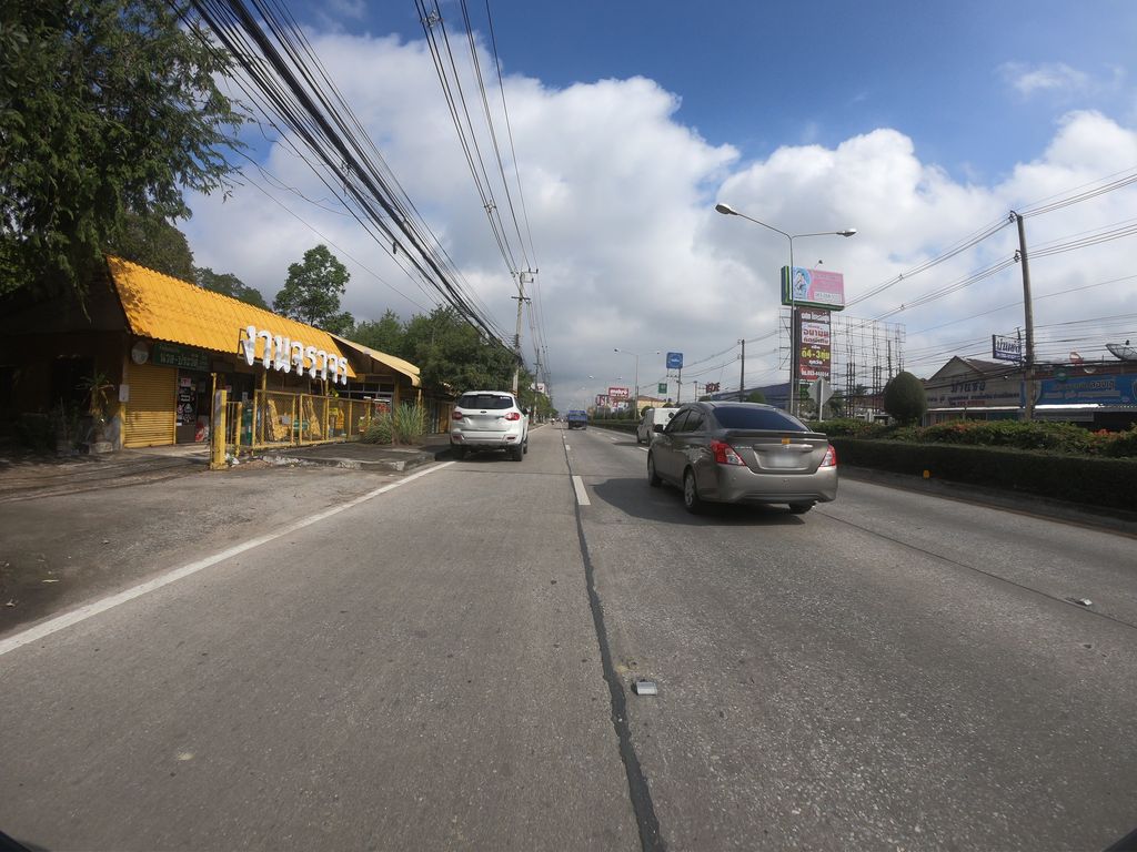 ภาพถนนตรงที่ ก๊าซหุงต้มเดลิเวอรี่ สาขาแม่เหียะ - Cooking Gas Delivery MaeHia Branch ตั้งอยู่ ถ่ายโดย chanuwath_grab พ.ศ. 2562 (2019) · A street-level view of where ก๊าซหุงต้มเดลิเวอรี่ สาขาแม่เหียะ - Cooking Gas Delivery MaeHia Branch stands, by chanuwath_grab in 2562 (2019)