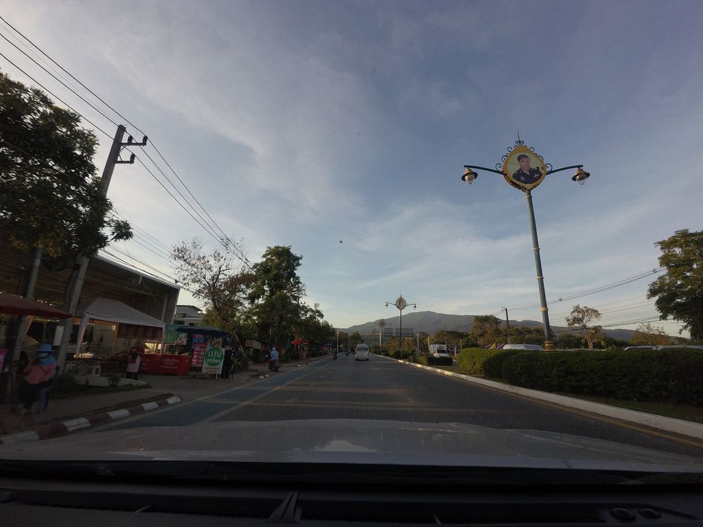 ภาพถนนตรงที่ ร้านเบนมะลิสด มะลิแก้บนเชียงใหม่ ตั้งอยู่ ถ่ายโดย mishari พ.ศ. 2563 (2020) · A street-level view of where ร้านเบนมะลิสด มะลิแก้บนเชียงใหม่ · Ran Ben Malitda Mali Kaepna Chiang Mai stands, by mishari in 2563 (2020)