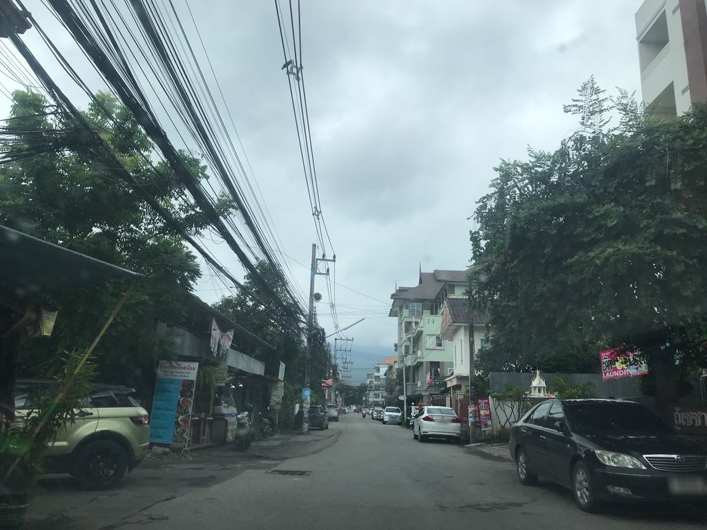 ภาพถนนตรงที่ ชาช่า บับเบิ้ลที ตั้งอยู่ ถ่ายโดย prasert พ.ศ. 2561 (2018) · A street-level view of where ชาช่า บับเบิ้ลที · Chacha Bubble Thi stands, by prasert in 2561 (2018)