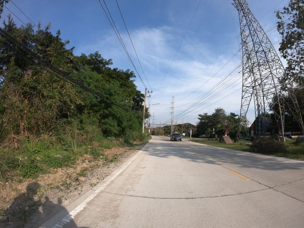 ภาพถนนตรงที่ Airbag Center CM ตั้งอยู่ ถ่ายโดย chanuwath_grab พ.ศ. 2562 (2019) · A street-level view of where Airbag Center CM stands, by chanuwath_grab in 2562 (2019)