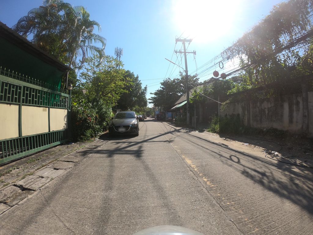 ภาพถนนตรงที่ Bamgeoli ตั้งอยู่ ถ่ายโดย chanuwath_grab พ.ศ. 2562 (2019) · A street-level view of where Bamgeoli stands, by chanuwath_grab in 2562 (2019)
