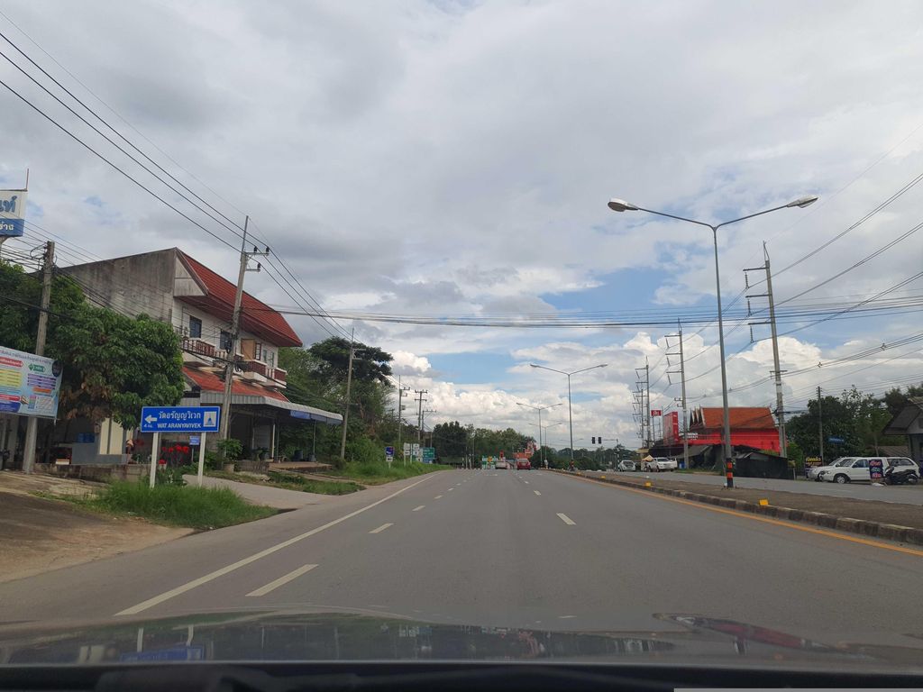 ภาพถนนตรงที่ โชคสุนันท์ แม่แตง วัสดุก่อสร้าง ตั้งอยู่ ถ่ายโดย jrcarlsen พ.ศ. 2566 (2023) · A street-level view of where โชคสุนันท์ แม่แตง วัสดุก่อสร้าง · Choksunan Mae Taeng Watdu Kosang stands, by jrcarlsen in 2566 (2023)