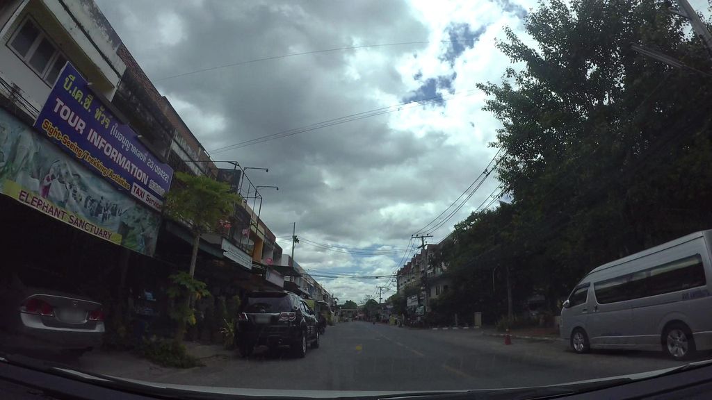 ภาพถนนตรงที่ เหน่ง โภชนา ตั้งอยู่ ถ่ายโดย kaart_3 พ.ศ. 2562 (2019) · A street-level view of where เหน่ง โภชนา · Neng Photna stands, by kaart_3 in 2562 (2019)