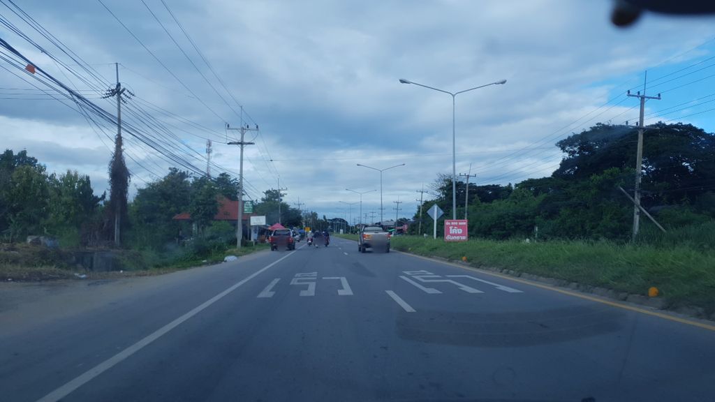 ภาพถนนตรงที่ Pt ดอยหล่อ2 ตั้งอยู่ ถ่ายโดย silamanee พ.ศ. 2561 (2018) · A street-level view of where Pt ดอยหล่อ2 · Pt Doi Lo2 stands, by silamanee in 2561 (2018)