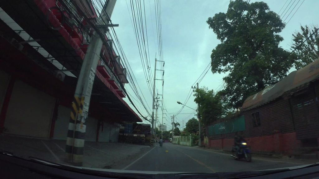 ภาพถนนตรงที่ Monmai Riverside - ม่อนไม้ ริเวอร์ไซด์ ตั้งอยู่ ถ่ายโดย kaart_3 พ.ศ. 2562 (2019) · A street-level view of where Monmai Riverside - ม่อนไม้ ริเวอร์ไซด์ stands, by kaart_3 in 2562 (2019)