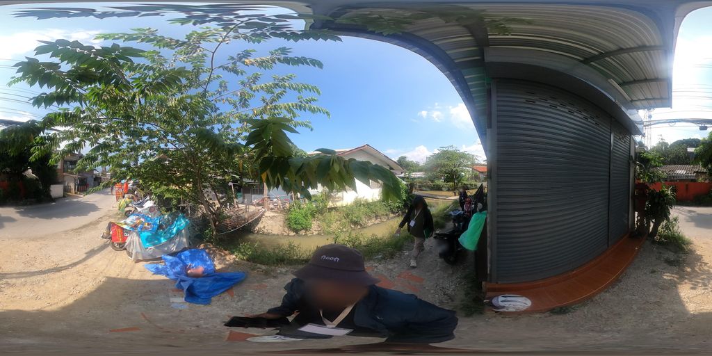 ภาพถนนตรงที่ 2WAY Drink ตั้งอยู่ ถ่ายโดย SoT พ.ศ. 2568 (2025) · A street-level view of where 2WAY Drink stands, by SoT in 2568 (2025)