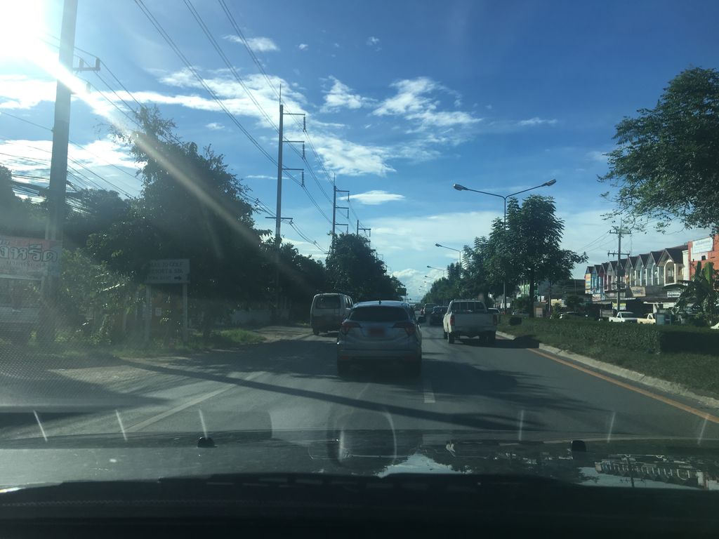 ภาพถนนตรงที่ โกดัง ฮักสเต็ก ตั้งอยู่ ถ่ายโดย wapriz พ.ศ. 2561 (2018) · A street-level view of where โกดัง ฮักสเต็ก · Kodang Haksatek stands, by wapriz in 2561 (2018)