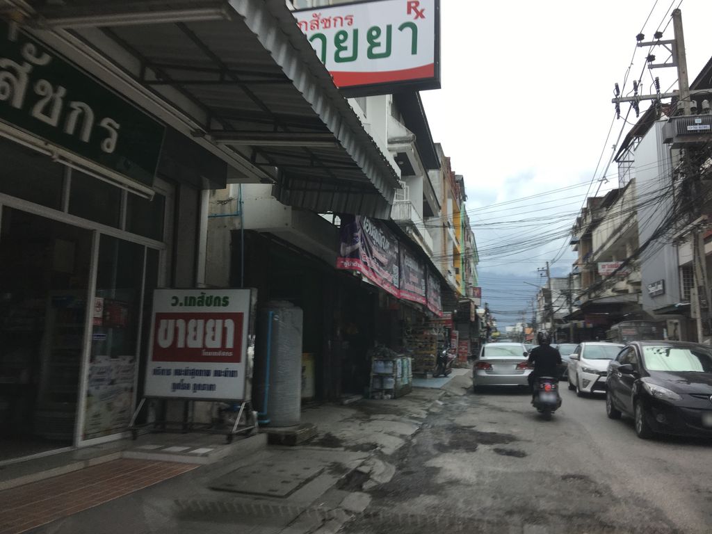 ภาพถนนตรงที่ Chiang Mai Direct ตั้งอยู่ ถ่ายโดย wapriz พ.ศ. 2561 (2018) · A street-level view of where Chiang Mai Direct stands, by wapriz in 2561 (2018)