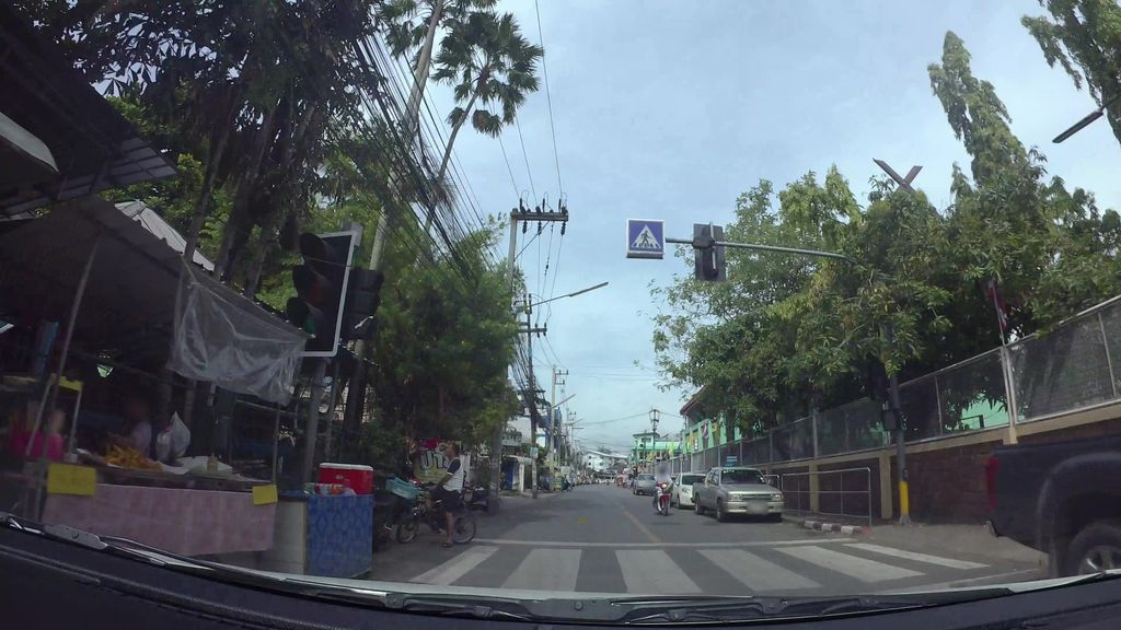 ภาพถนนตรงที่ ค่ายมวยเสรีภาพยิมส์ ตั้งอยู่ ถ่ายโดย kaart_3 พ.ศ. 2562 (2019) · A street-level view of where ค่ายมวยเสรีภาพยิมส์ · Khaimuai Sephap Yim stands, by kaart_3 in 2562 (2019)