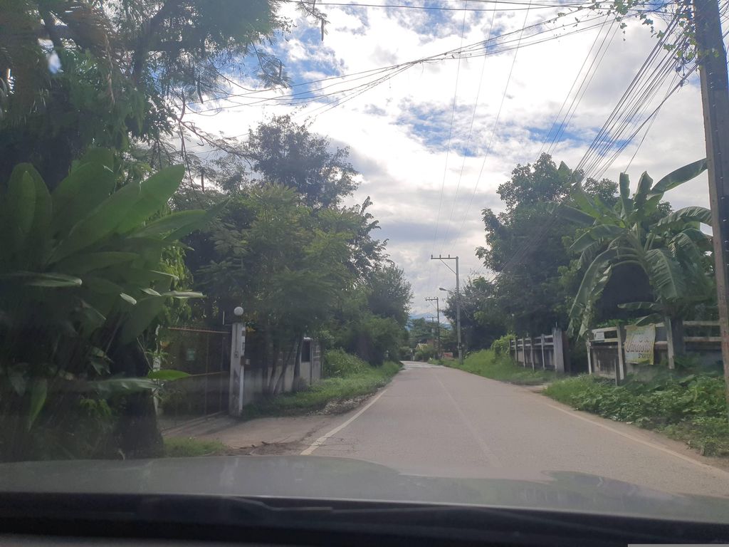 ภาพถนนตรงที่ S สดชื่น Sodchun Coffee & Juice ตั้งอยู่ ถ่ายโดย jrcarlsen พ.ศ. 2566 (2023) · A street-level view of where S สดชื่น Sodchun Coffee & Juice stands, by jrcarlsen in 2566 (2023)