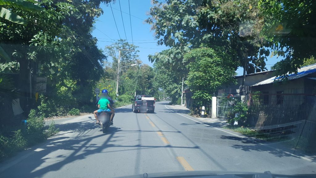 ภาพถนนตรงที่ หม่าล่า ท่าใหม่อิ ตั้งอยู่ ถ่ายโดย silamanee พ.ศ. 2561 (2018) · A street-level view of where หม่าล่า ท่าใหม่อิ · Mala Thamaii stands, by silamanee in 2561 (2018)