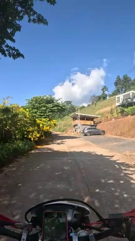 ภาพถนนตรงที่ The Sun Glamping เดอะซัน แกลมปิ้ง ตั้งอยู่ ถ่ายโดย julcnx พ.ศ. 2568 (2025) · A street-level view of where The Sun Glamping เดอะซัน แกลมปิ้ง stands, by julcnx in 2568 (2025)