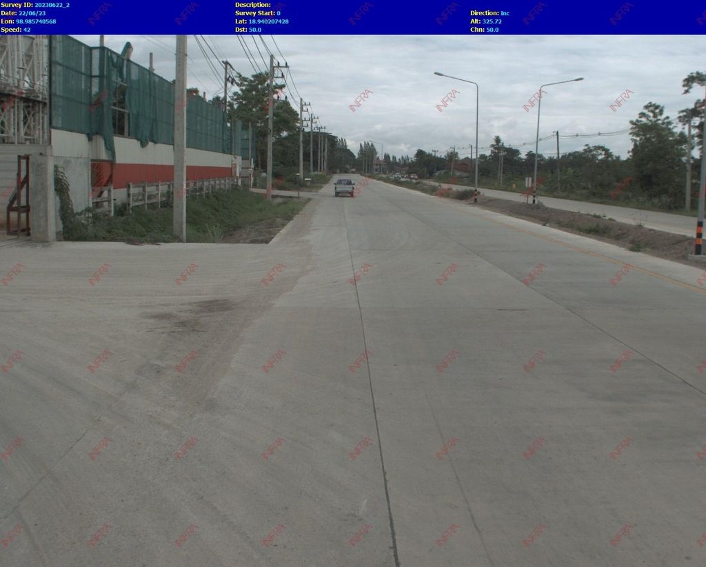 ภาพถนนตรงที่ ร้านจันทร์ดารา ตั้งอยู่ ถ่ายโดย Theerayut พ.ศ. 2566 (2023) · A street-level view of where ร้านจันทร์ดารา · Ran Chan Dara stands, by Theerayut in 2566 (2023)