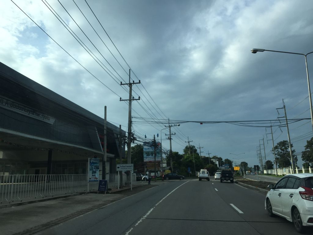 ภาพถนนตรงที่ ก๋วยเตี๋ยวรสเยี่ยม ตั้งอยู่ ถ่ายโดย wapriz พ.ศ. 2561 (2018) · A street-level view of where ก๋วยเตี๋ยวรสเยี่ยม · Kuaitiao Rotyiam stands, by wapriz in 2561 (2018)