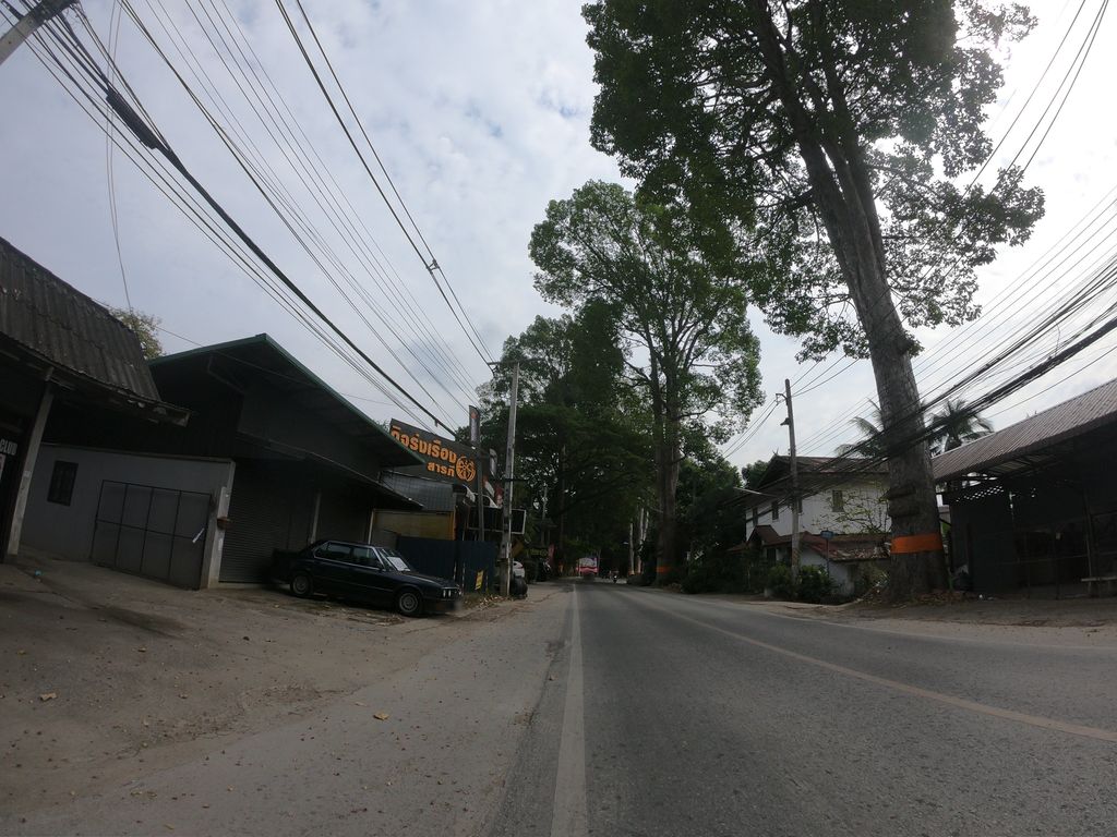 ภาพถนนตรงที่ His Barber ตั้งอยู่ ถ่ายโดย chanuwath_grab พ.ศ. 2562 (2019) · A street-level view of where His Barber stands, by chanuwath_grab in 2562 (2019)