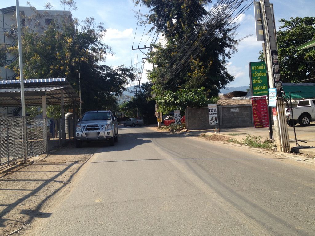 ภาพถนนตรงที่ N.P.K Coffee ตั้งอยู่ ถ่ายโดย jimwatana พ.ศ. 2558 (2015) · A street-level view of where N.P.K Coffee stands, by jimwatana in 2558 (2015)
