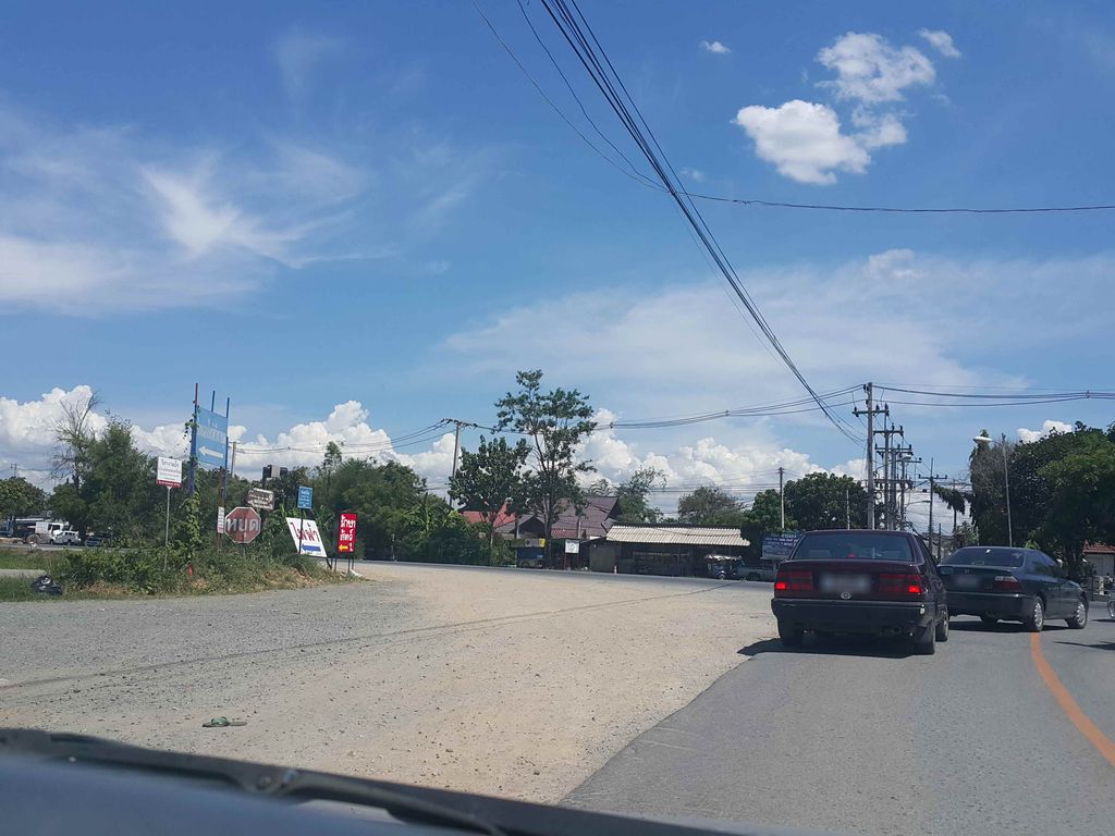 ภาพถนนตรงที่ Hero Pet Blood Bank ศูนย์ถ่ายเลือดสุนัขและแมวเชียงใหม่ ตั้งอยู่ ถ่ายโดย jrcarlsen พ.ศ. 2558 (2015) · A street-level view of where Hero Pet Blood Bank ศูนย์ถ่ายเลือดสุนัขและแมวเชียงใหม่ stands, by jrcarlsen in 2558 (2015)