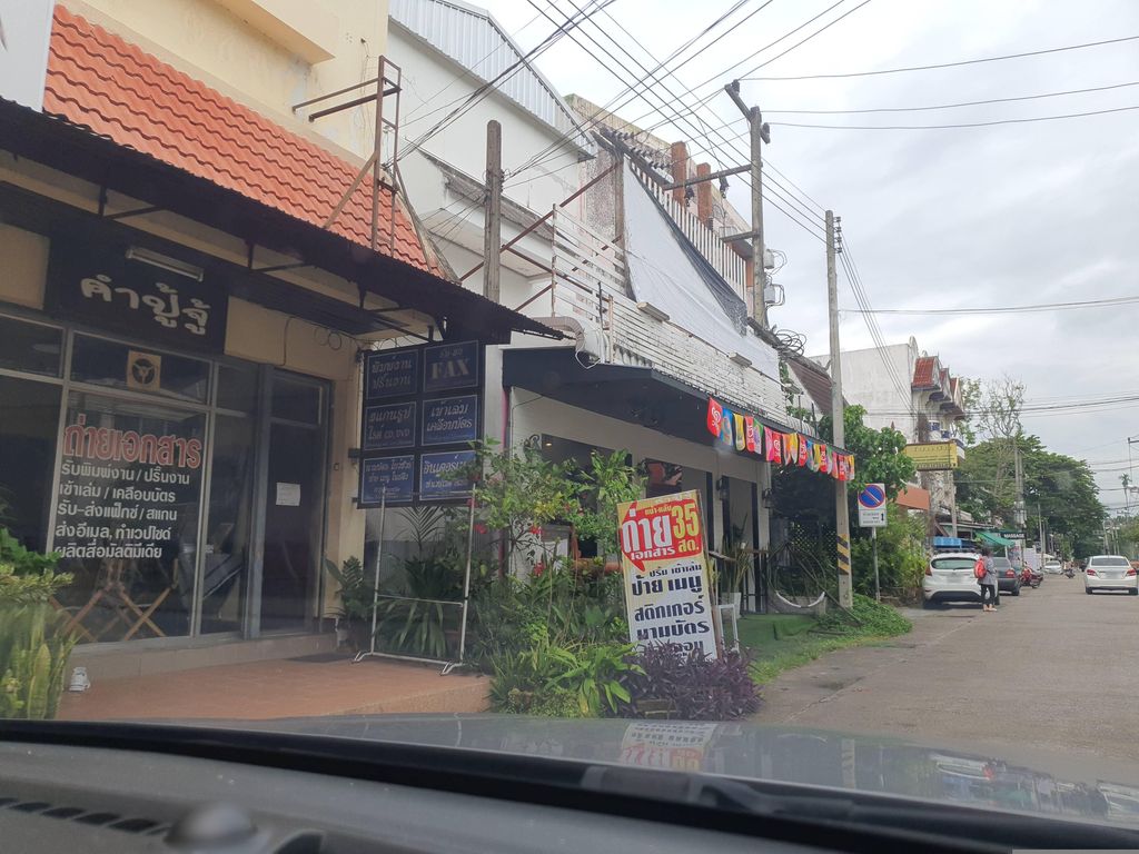 ภาพถนนตรงที่ B Anona Skin รักษาสิวเชียงใหม่ ตั้งอยู่ ถ่ายโดย jrcarlsen พ.ศ. 2566 (2023) · A street-level view of where B Anona Skin รักษาสิวเชียงใหม่ stands, by jrcarlsen in 2566 (2023)