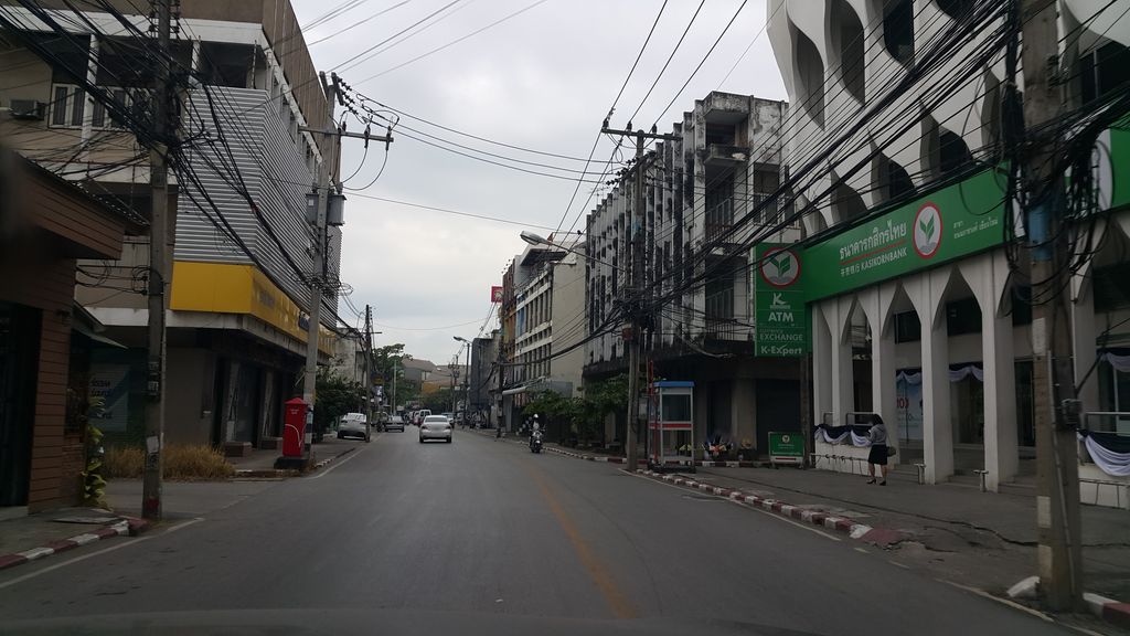 ภาพถนนตรงที่ Ratchawong House ตั้งอยู่ ถ่ายโดย jrcarlsen พ.ศ. 2559 (2016) · A street-level view of where Ratchawong House stands, by jrcarlsen in 2559 (2016)