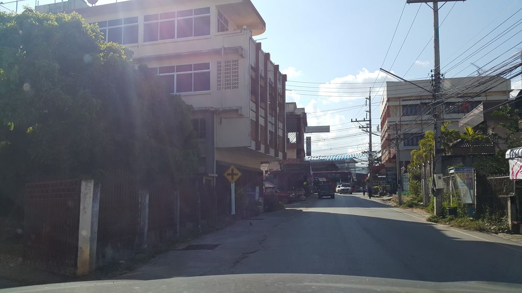 ภาพถนนตรงที่ โต้ม Tattoo Studio ink ตั้งอยู่ ถ่ายโดย jrcarlsen พ.ศ. 2559 (2016) · A street-level view of where โต้ม Tattoo Studio ink stands, by jrcarlsen in 2559 (2016)